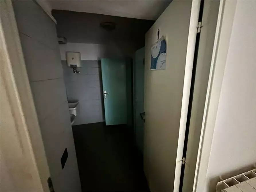 Immagine 4 di Ufficio in affitto  a Livorno