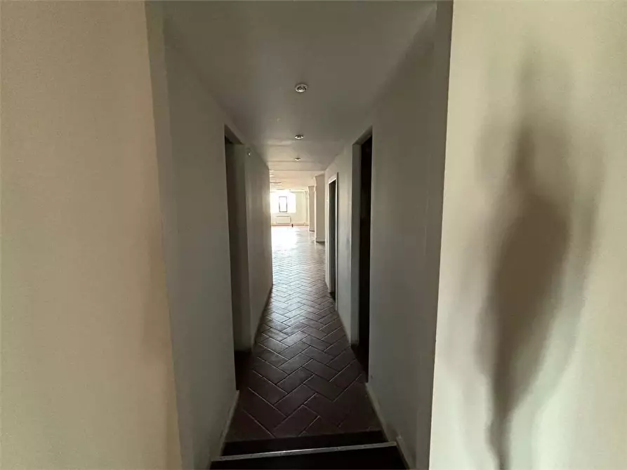 Immagine 6 di Ufficio in affitto  a Livorno