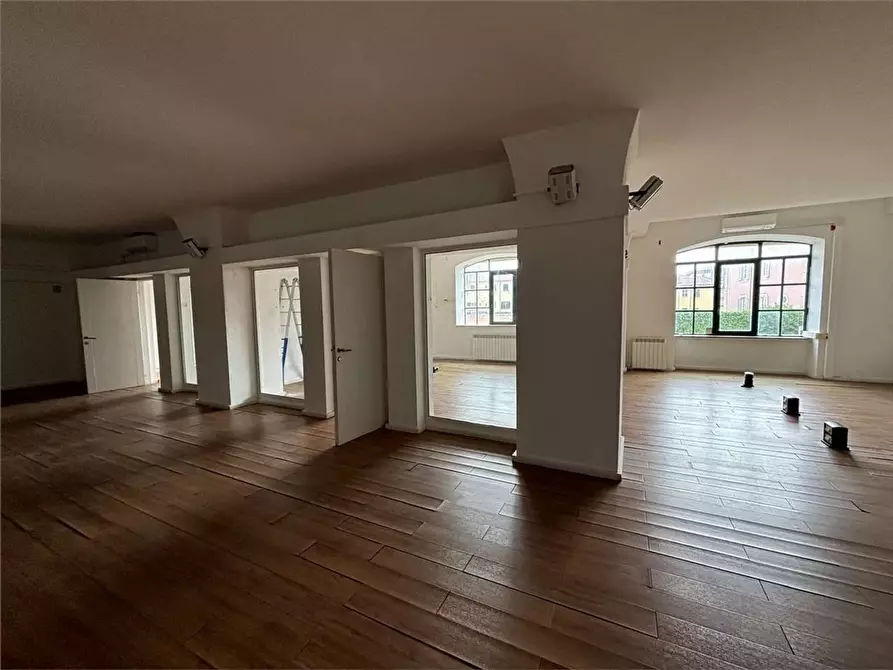 Immagine 12 di Ufficio in affitto  a Livorno