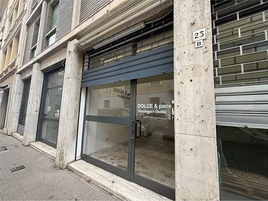 Immagine 3 di Locale commerciale in affitto  a Livorno