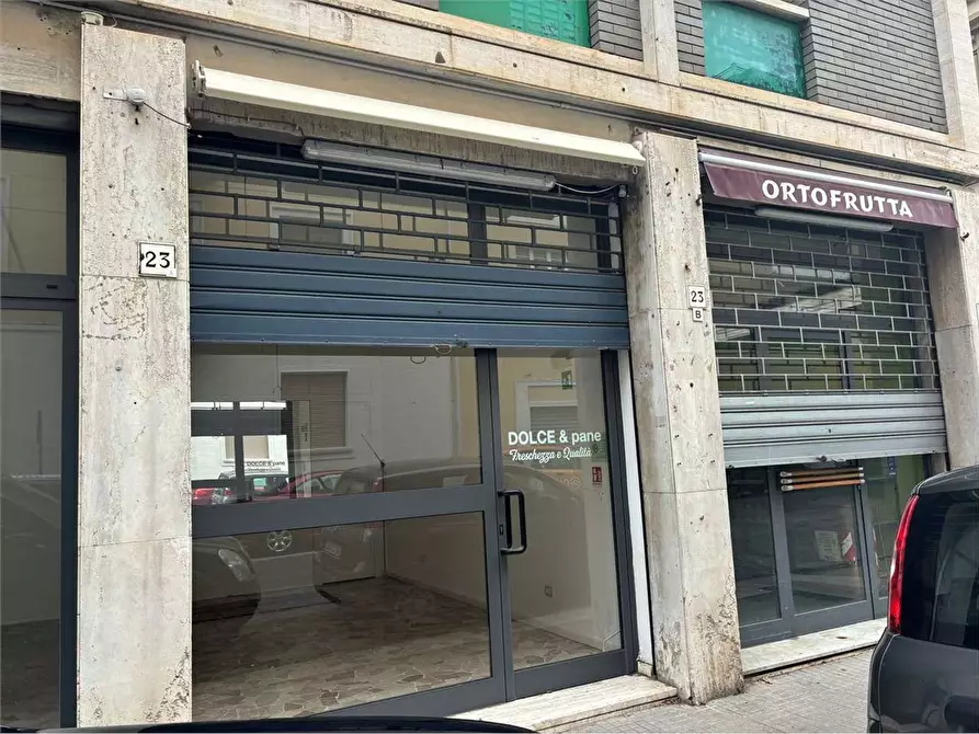 Immagine 2 di Locale commerciale in affitto  a Livorno
