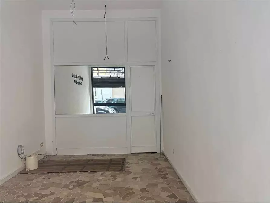 Immagine 1 di Locale commerciale in affitto  a Livorno