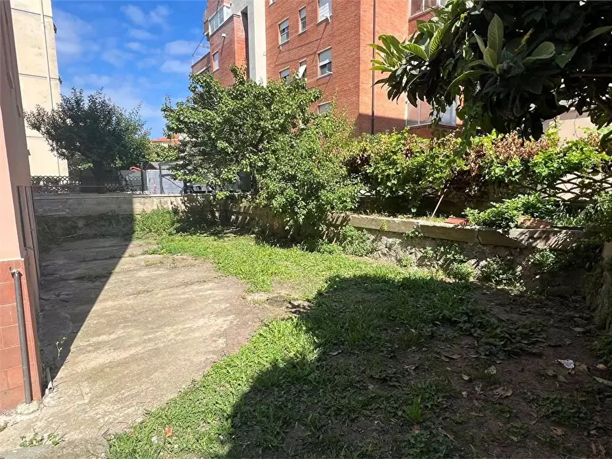 Immagine 5 di Magazzino in vendita  a Livorno