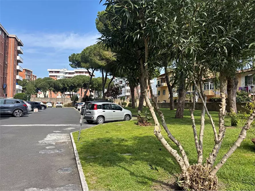 Immagine 4 di Appartamento in vendita  a Livorno
