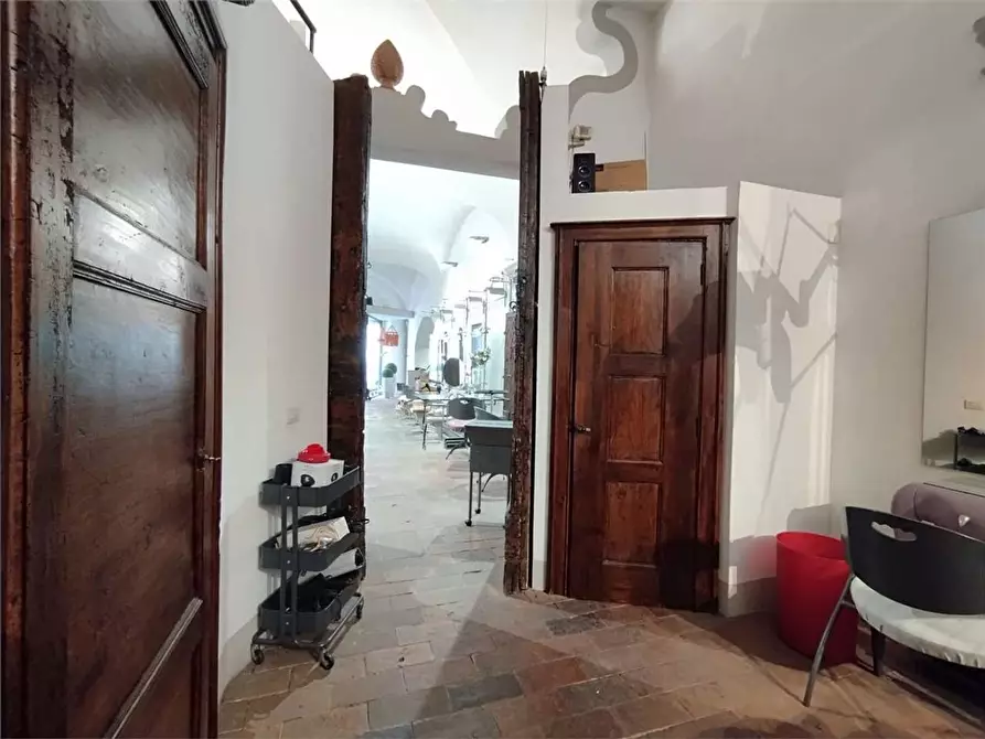 Immagine 2 di Locale commerciale in affitto  a Livorno