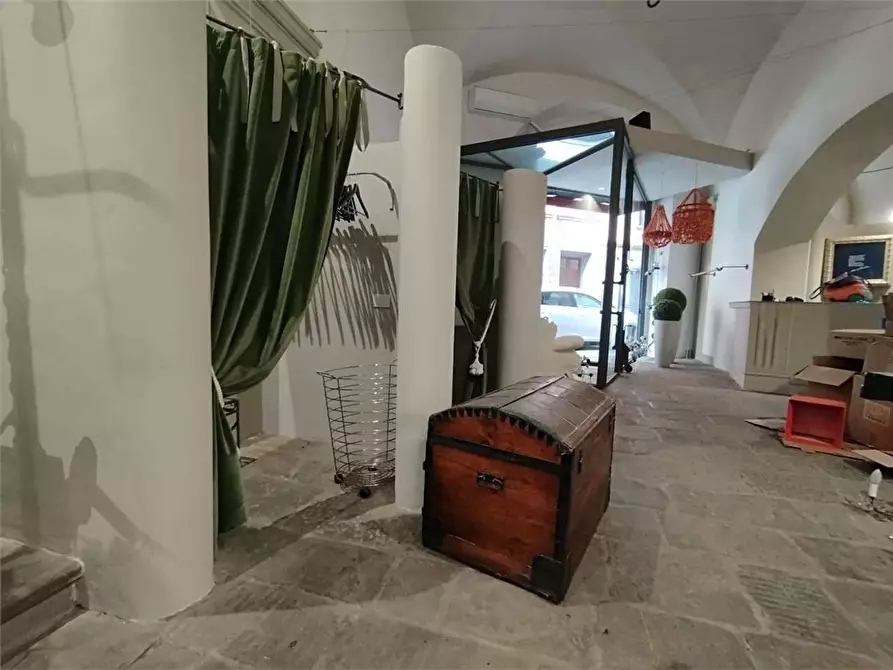Immagine 6 di Locale commerciale in affitto  a Livorno