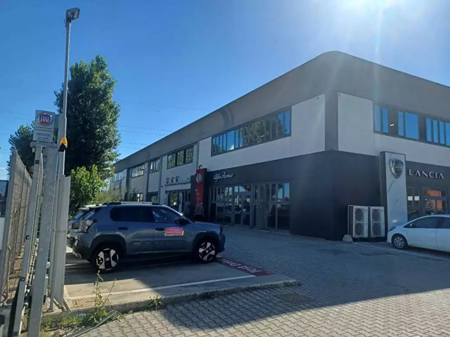 Immagine 1 di Capannone industriale in affitto  a Livorno