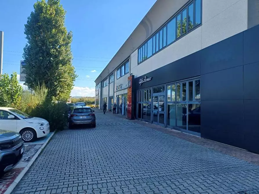 Immagine 3 di Capannone industriale in affitto  a Livorno