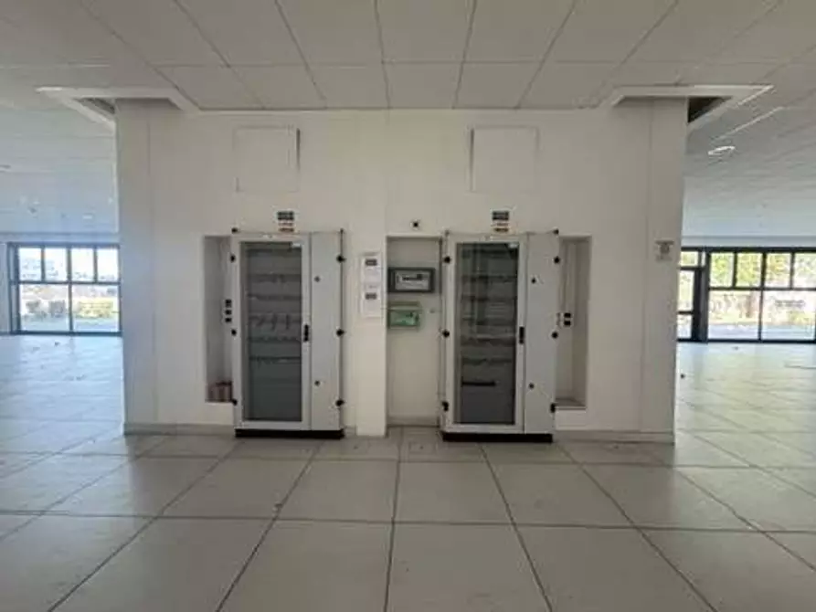 Immagine 32 di Capannone industriale in affitto  a Livorno