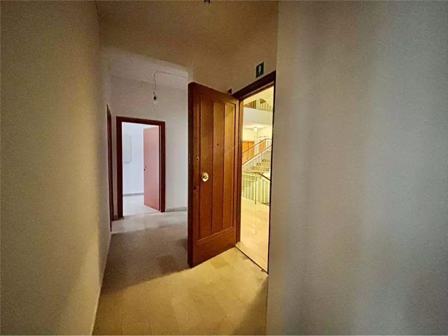 Immagine 3 di Ufficio in affitto  a Livorno