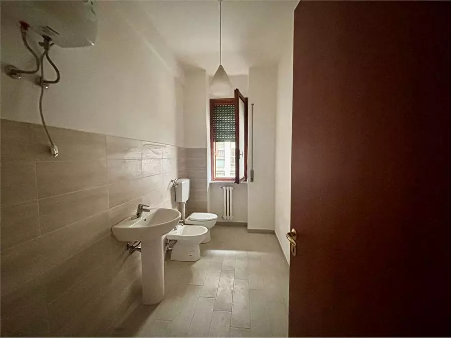 Immagine 7 di Ufficio in affitto  a Livorno