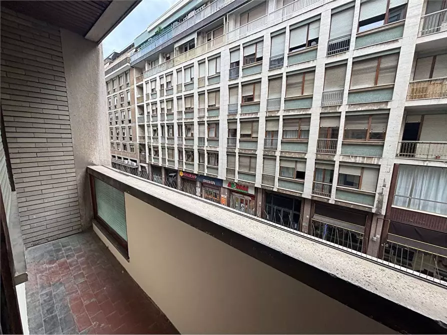 Immagine 6 di Ufficio in affitto  a Livorno