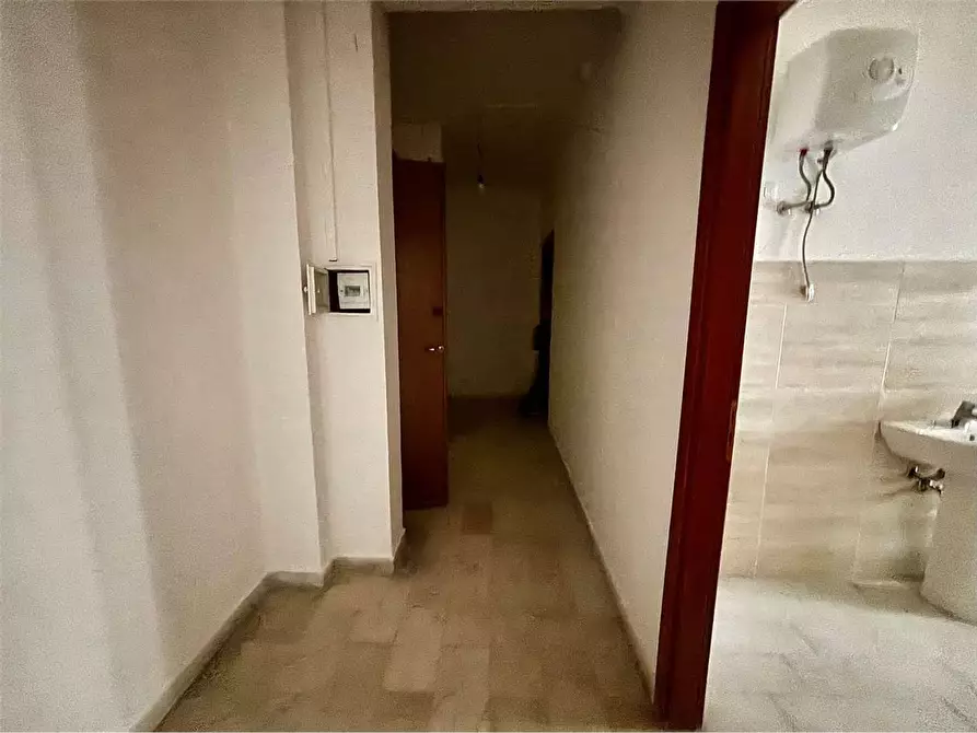 Immagine 9 di Ufficio in affitto  a Livorno