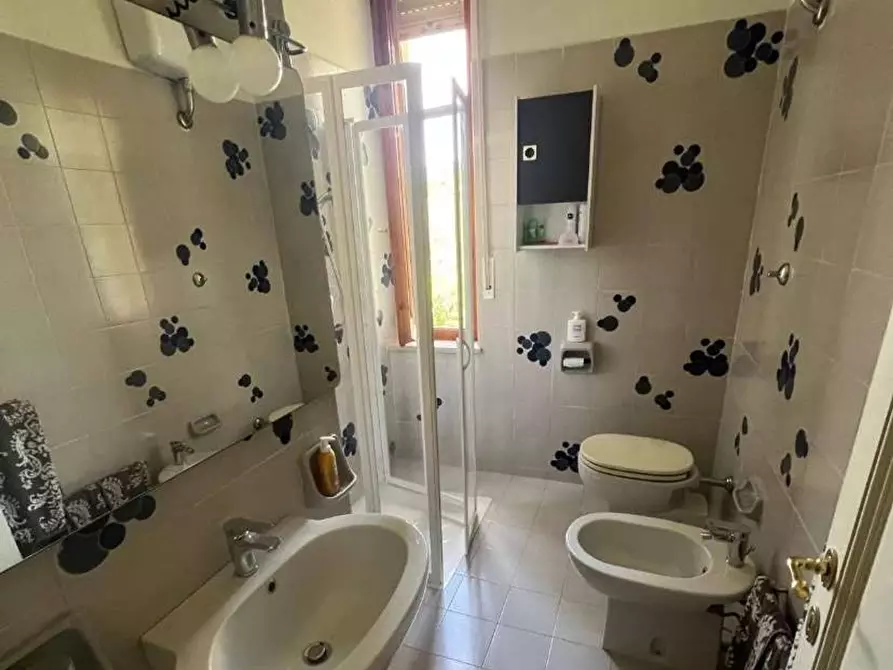 Immagine 8 di Villa in vendita  a Livorno