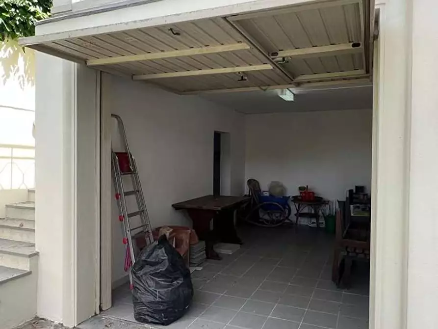 Immagine 13 di Villa in vendita  a Livorno