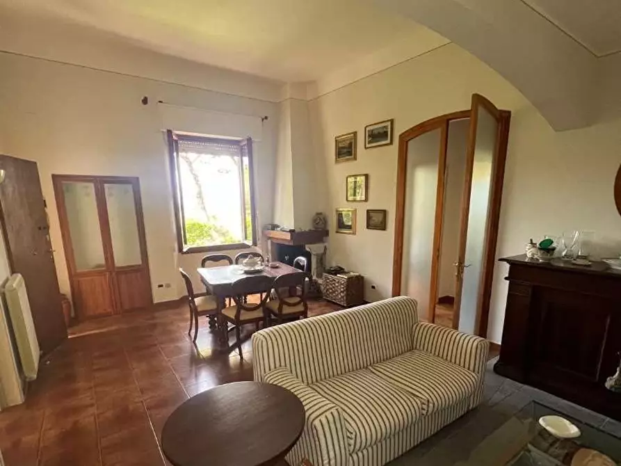 Immagine 4 di Villa in vendita  a Livorno