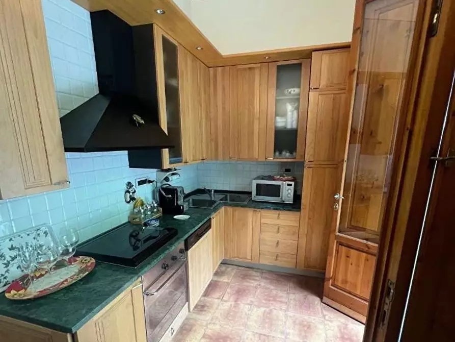 Immagine 5 di Villa in vendita  a Livorno