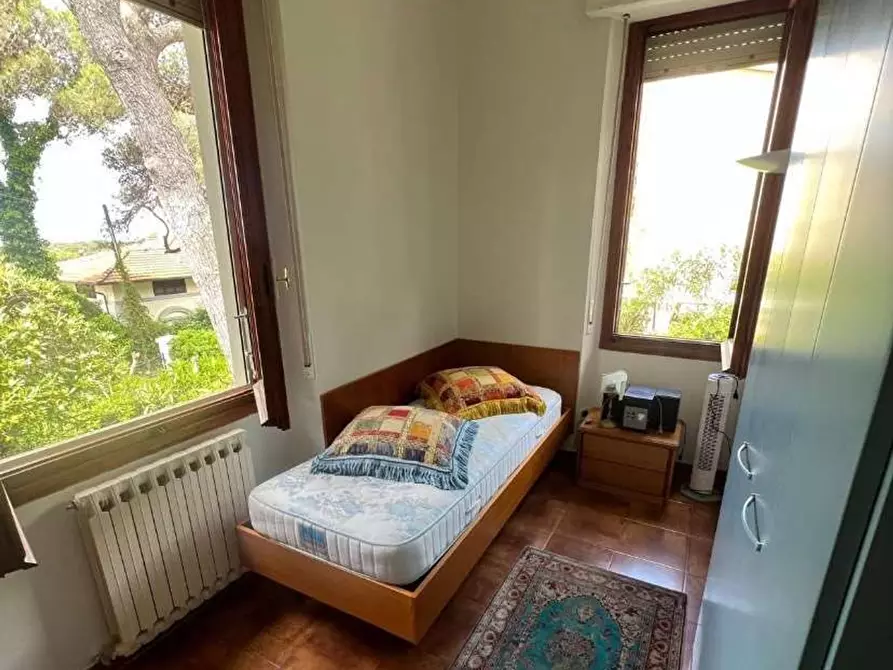 Immagine 7 di Villa in vendita  a Livorno