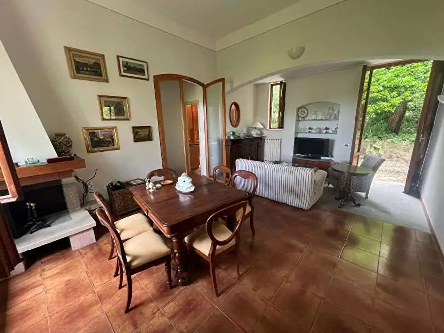 Immagine 3 di Villa in vendita  a Livorno