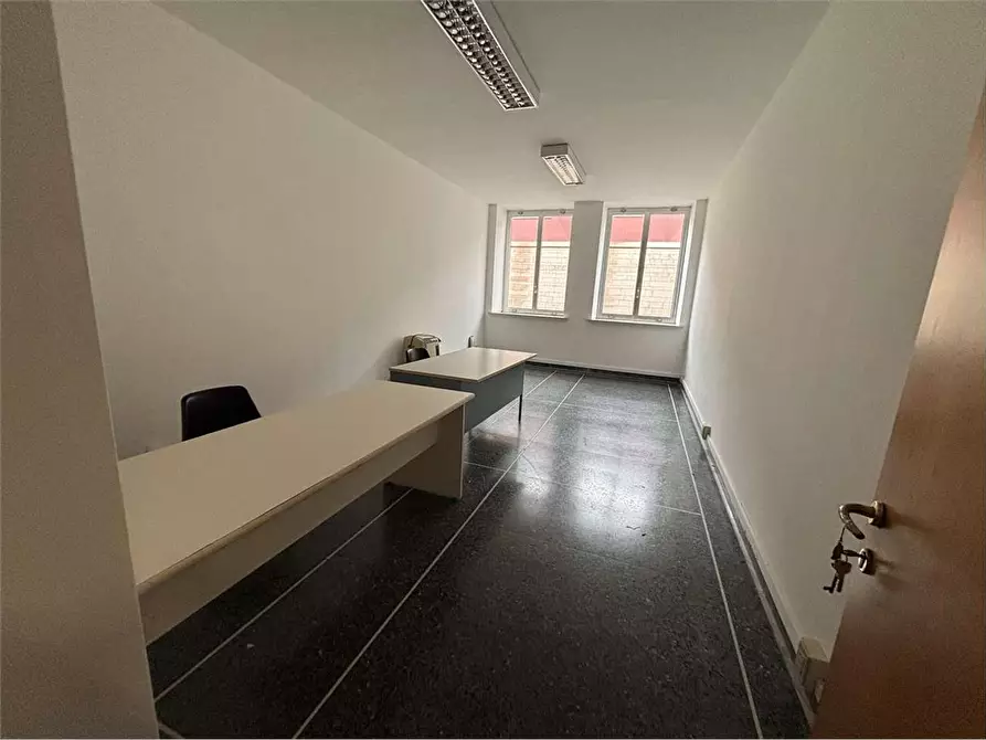 Immagine 1 di Ufficio in affitto  a Livorno