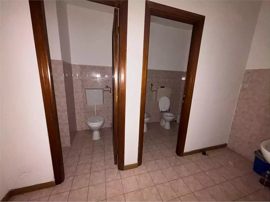 Immagine 14 di Ufficio in affitto  a Livorno