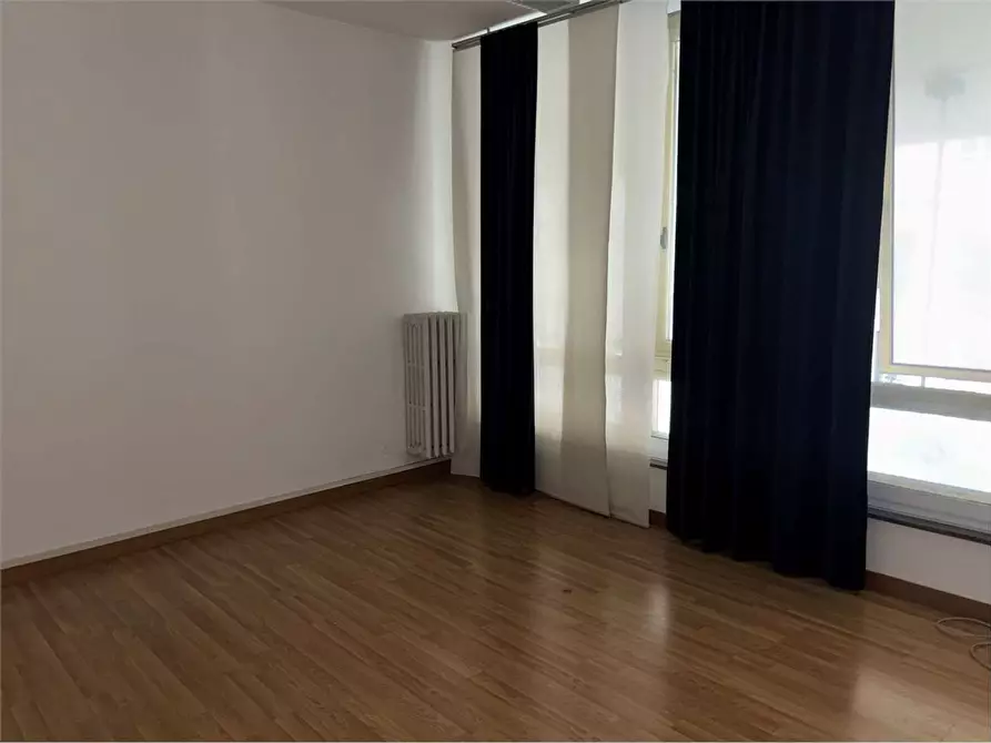 Immagine 6 di Ufficio in affitto  a Livorno