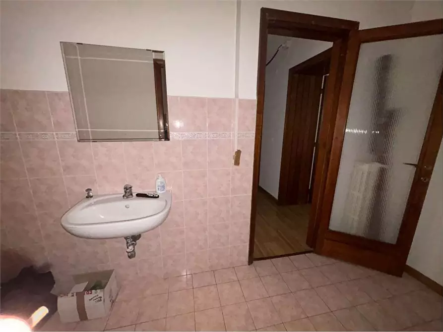 Immagine 17 di Ufficio in affitto  a Livorno