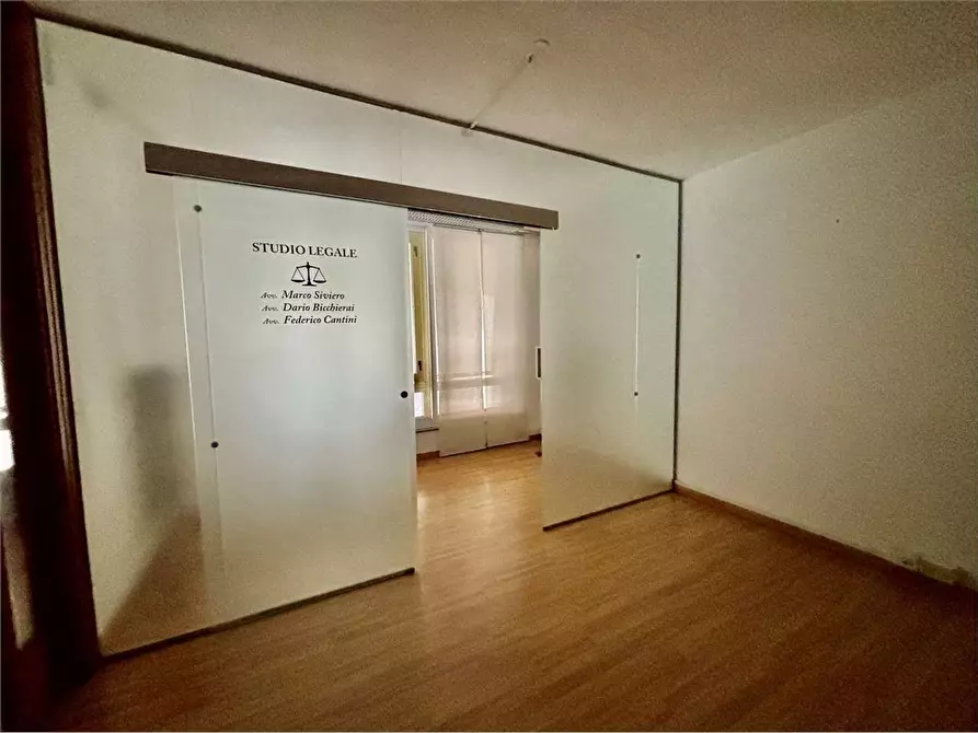 Immagine 4 di Ufficio in affitto  a Livorno