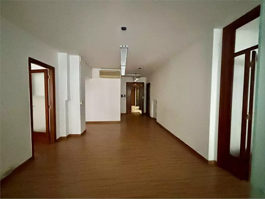 Immagine 2 di Ufficio in affitto  a Livorno