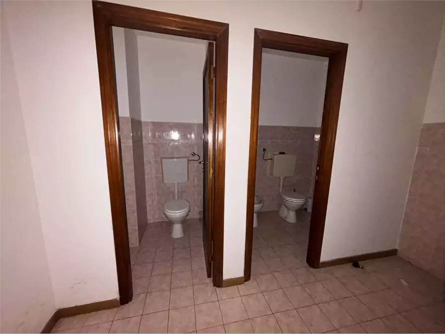 Immagine 18 di Ufficio in affitto  a Livorno