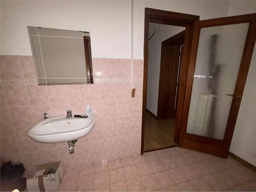 Immagine 16 di Ufficio in affitto  a Livorno