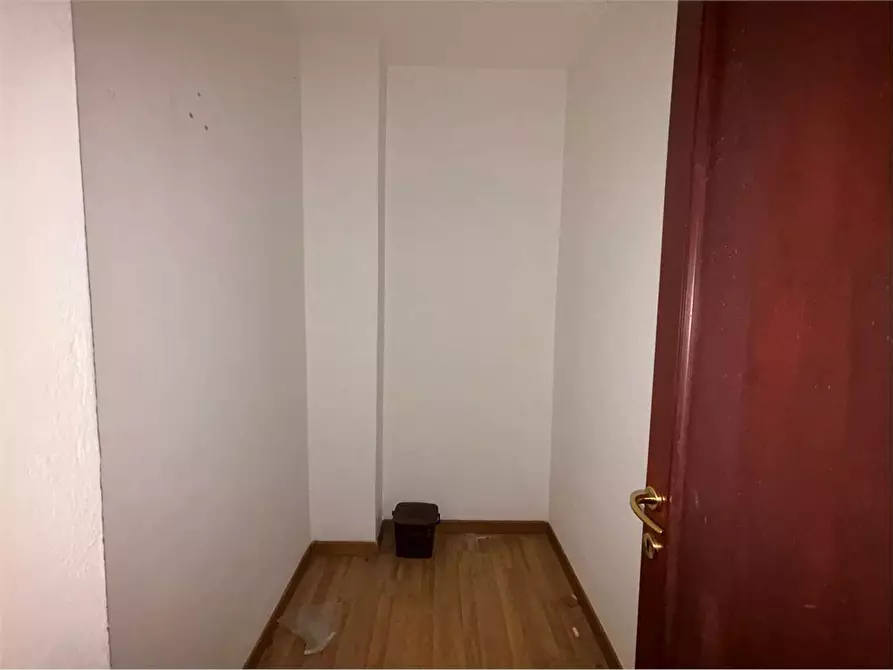 Immagine 21 di Ufficio in affitto  a Livorno