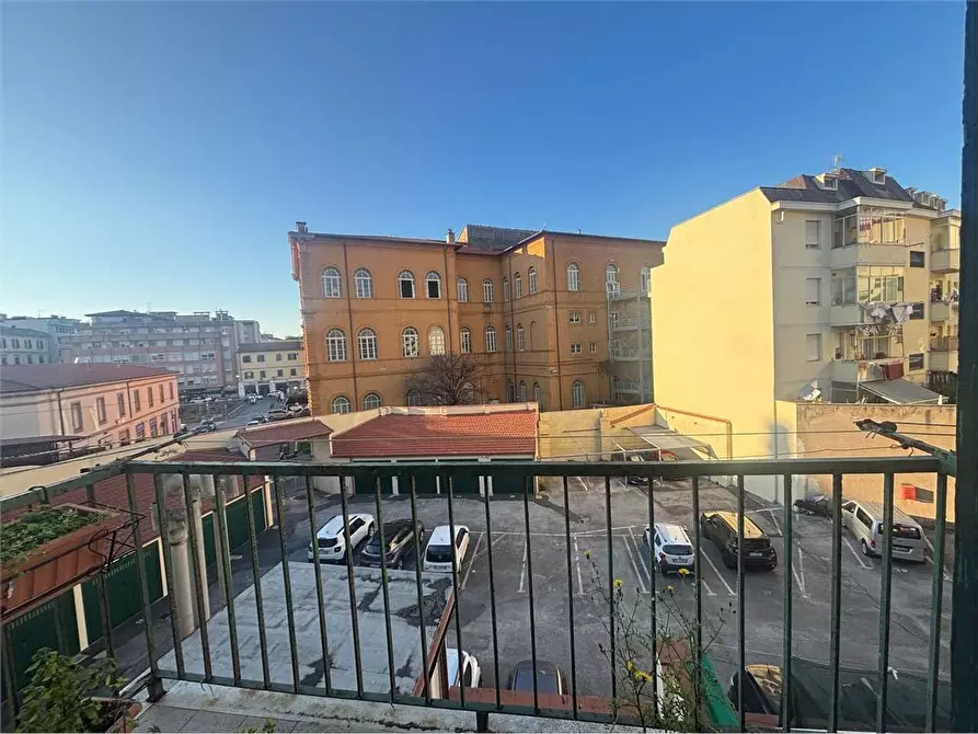 Immagine 1 di Appartamento in vendita  a Livorno