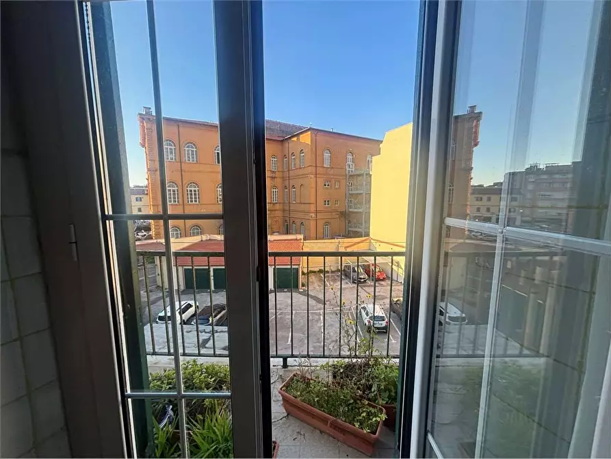 Immagine 2 di Appartamento in vendita  a Livorno