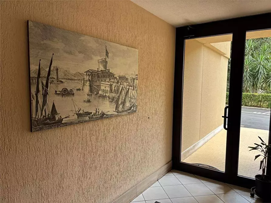 Immagine 6 di Appartamento in vendita  a Livorno