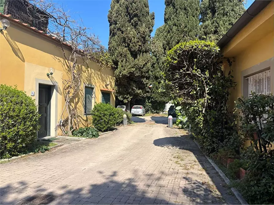 Immagine 5 di Laboratorio in affitto  a Livorno