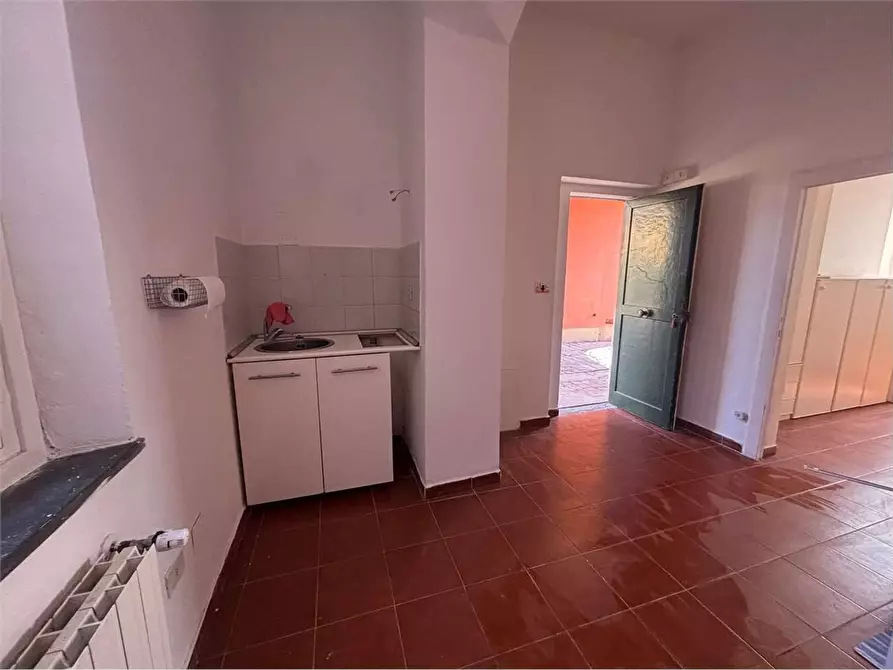 Immagine 9 di Laboratorio in affitto  a Livorno