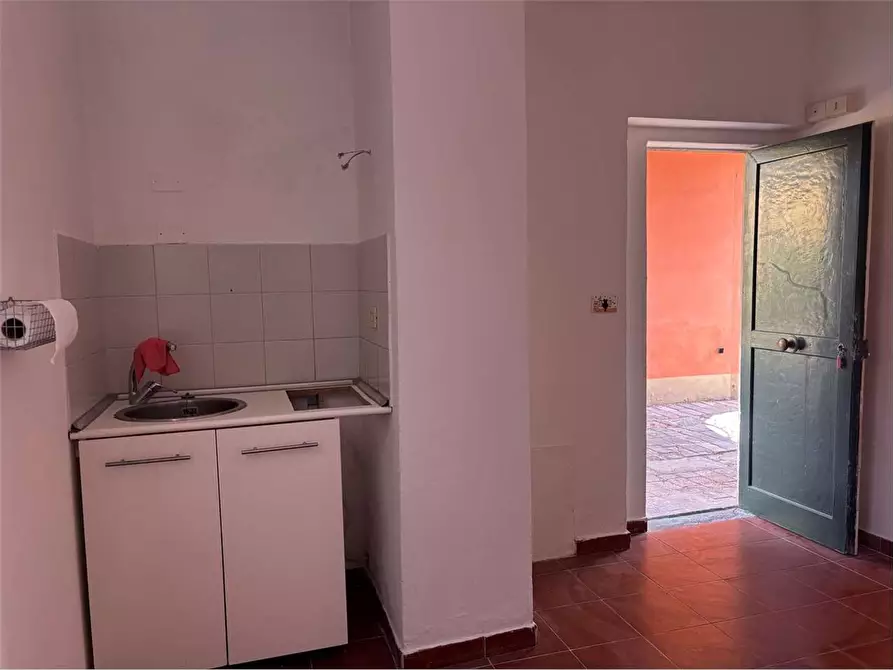 Immagine 8 di Laboratorio in affitto  a Livorno