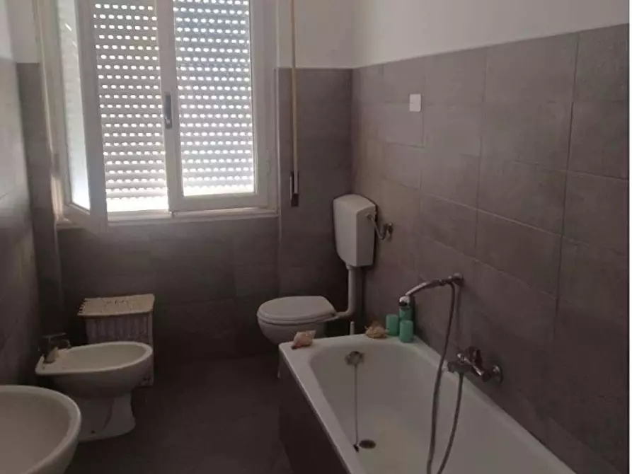 Immagine 7 di Appartamento in vendita  a Livorno