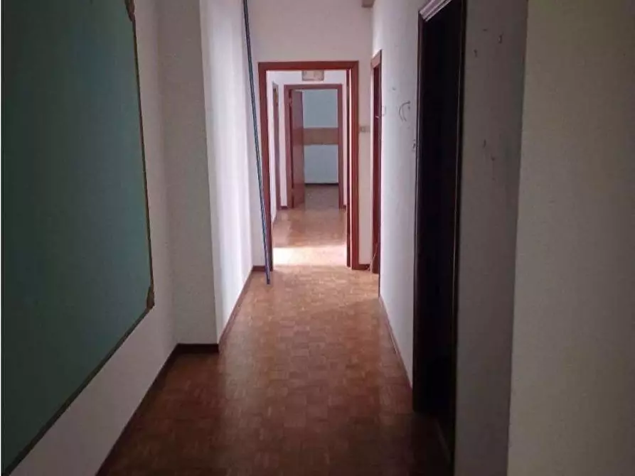 Immagine 2 di Appartamento in vendita  a Livorno