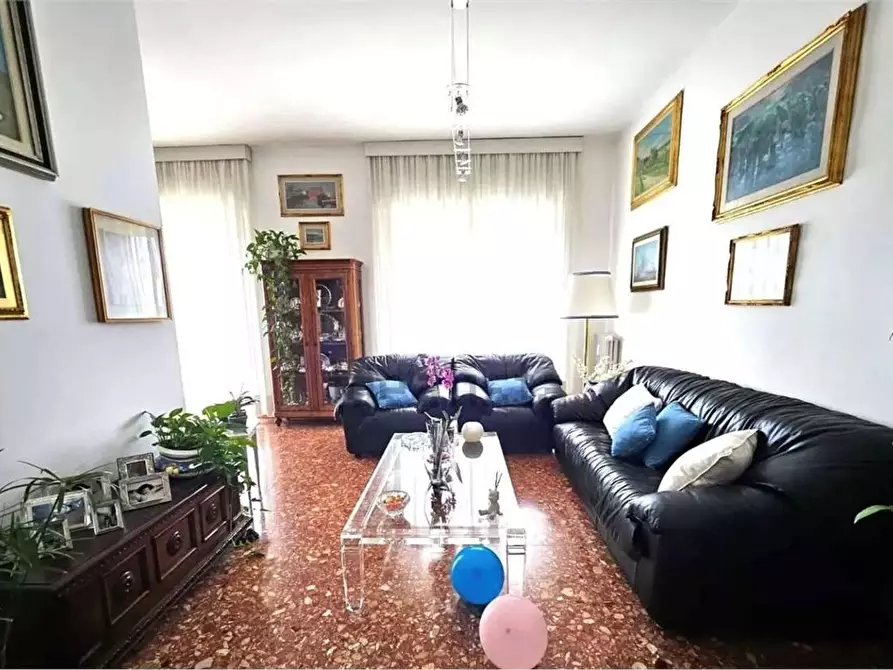 Immagine 2 di Appartamento in vendita  a Livorno