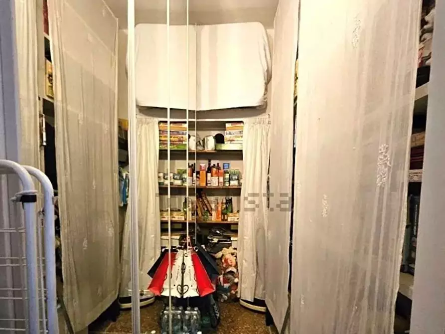 Immagine 21 di Appartamento in vendita  a Livorno