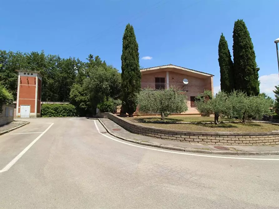 Immagine 2 di Villa in vendita  a Castelnuovo Berardenga