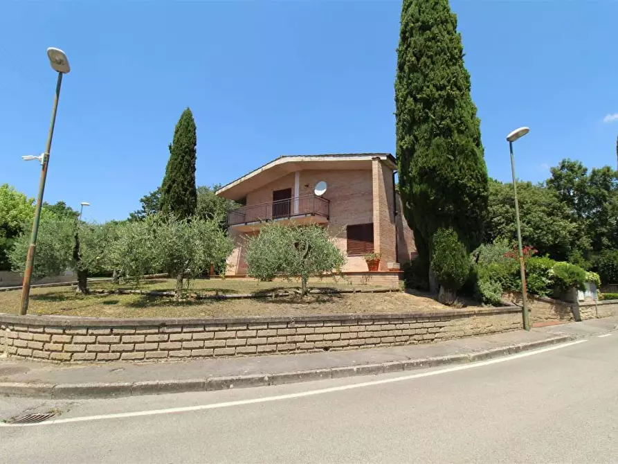 Immagine 1 di Villa in vendita  a Castelnuovo Berardenga