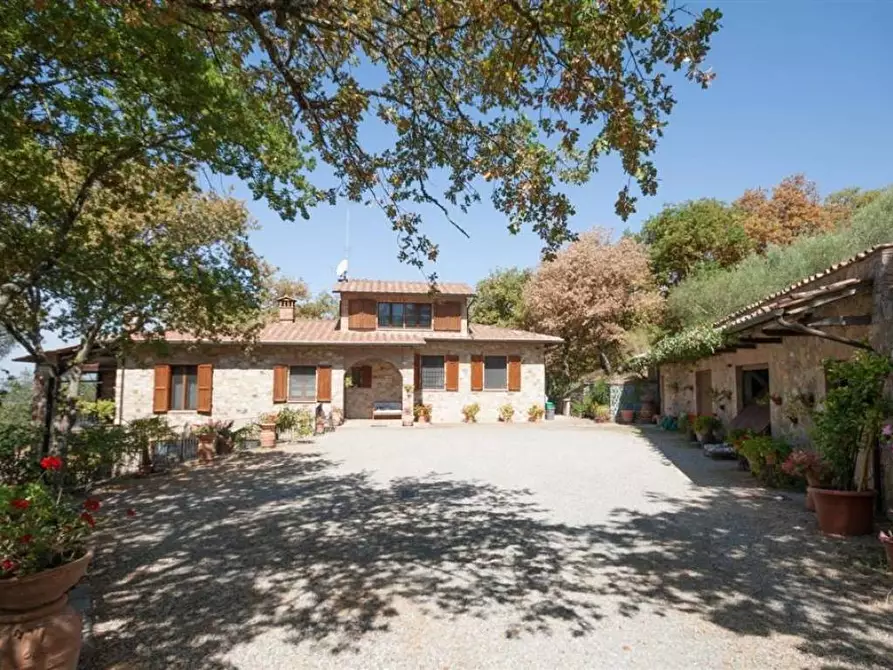 Immagine 1 di Villa in vendita  a Radda In Chianti