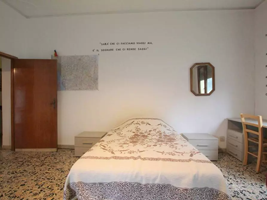 Immagine 16 di Appartamento in vendita  a Siena