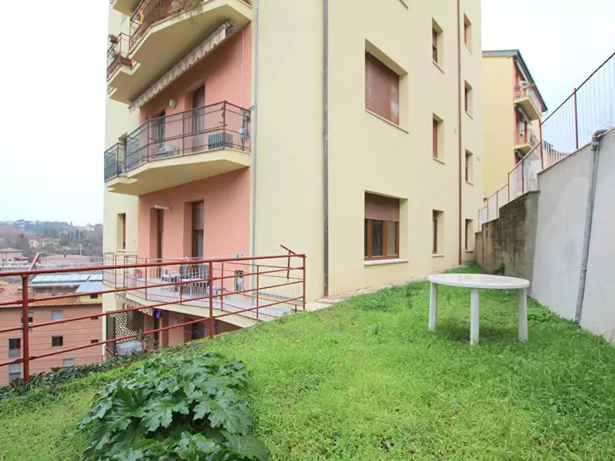 Immagine 4 di Appartamento in vendita  a Siena