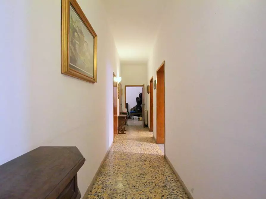 Immagine 17 di Appartamento in vendita  a Siena