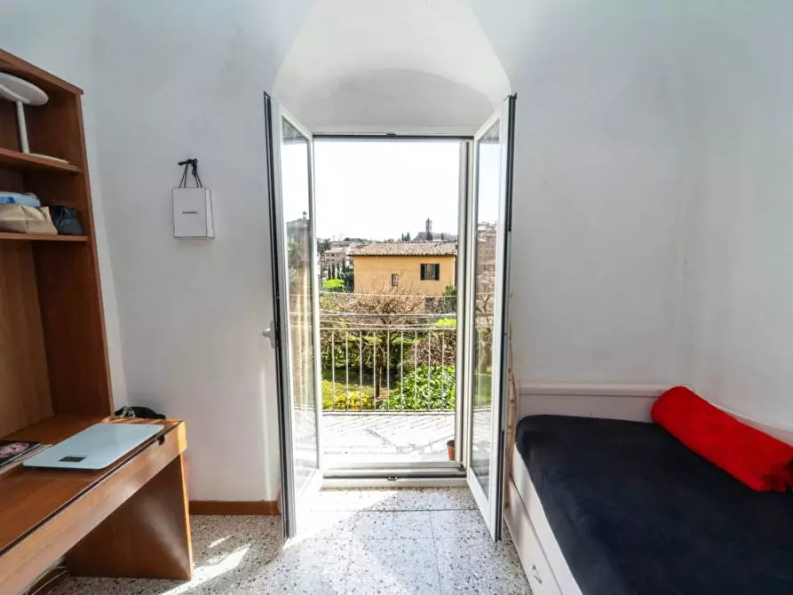 Immagine 17 di Appartamento in vendita  a Siena