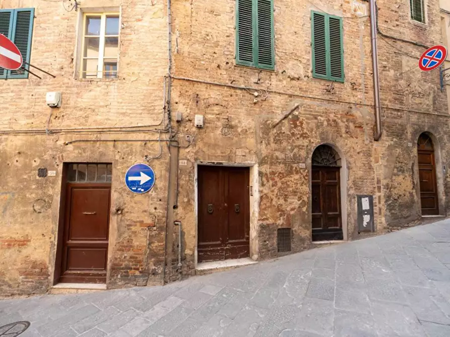 Immagine 2 di Appartamento in vendita  a Siena